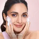 POND'S White Beauty Daily Spot-Less Lightening Face Wash – image 3