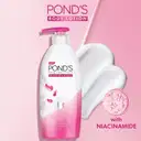 POND'S Niacinamide Nourishing Body Lotion Soft – image 2