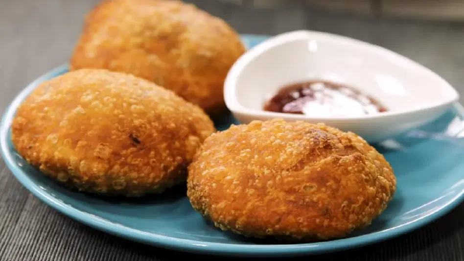 Pyaaj Kachori (2 Pcs.)