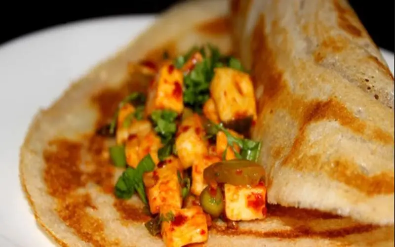 Rawa Chilly Paneer Dosa