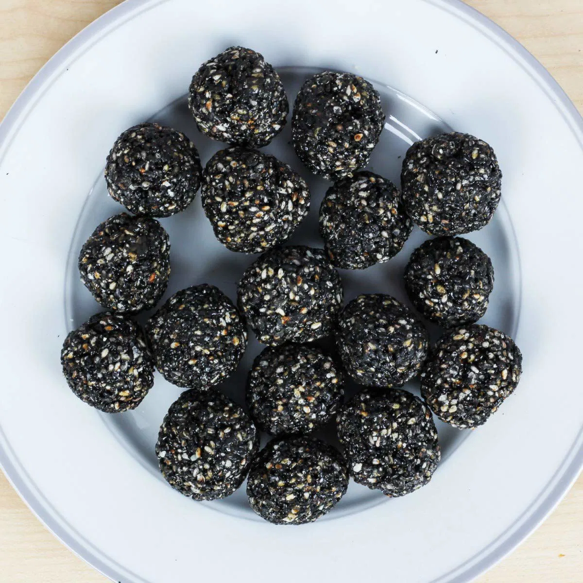 KALA TIL LADDU 100 GM