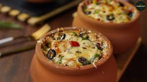 CHEESE ONION MATKA PIZZA DESHI THAT