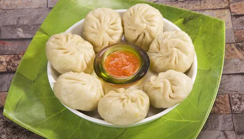 PLAIN MOMOS 8 PC - BY DESHI THAT RESTAURANT