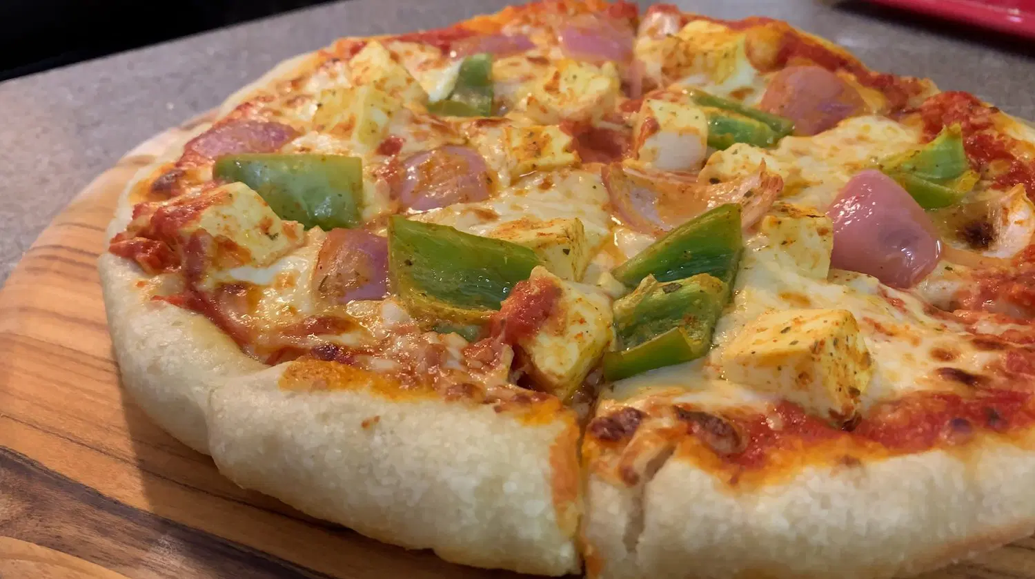 PANEER CHEESE MATKA PIZZA DESHI THAT