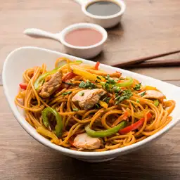 Chicken Hakka Noodles – image 1