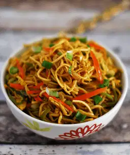 Egg Hakka Noodles – image 1