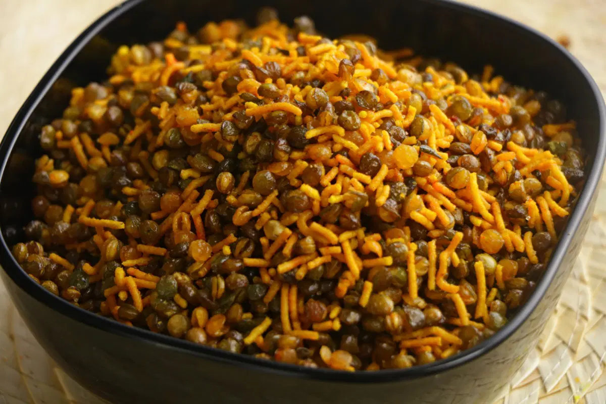 Agra dal moth namkeen/Agra mixture