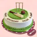 Cricket pitch fondant cake – image 1