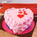 flowral heart strawberry cake – image 1