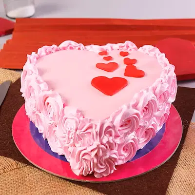 flowral heart strawberry cake