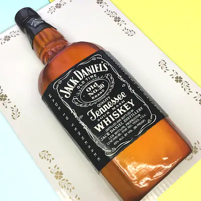 jack daniels bottile shaped cake