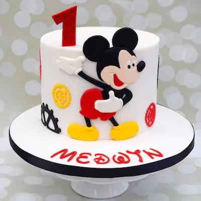 Micky mouse welcome fondent cake