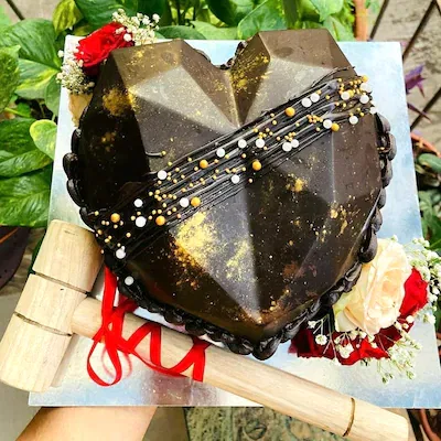sparking chocalate pinata cake
