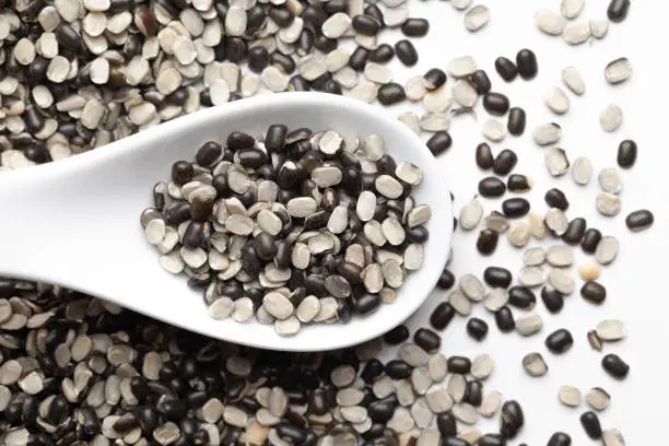 Kala urad dal/ Split black gram/Pottu minapappu