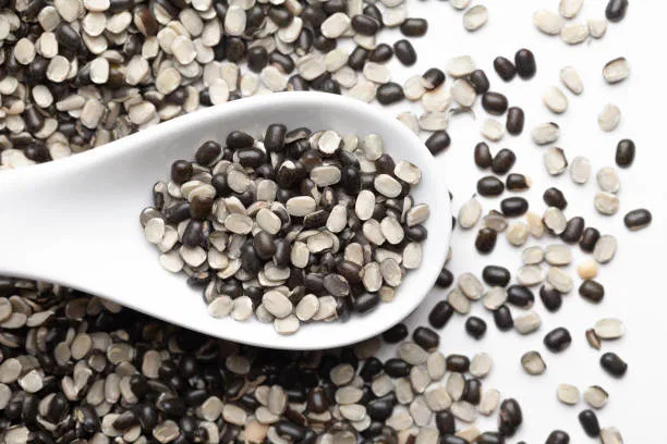 Kala urad dal/ Split black gram/Pottu minapappu