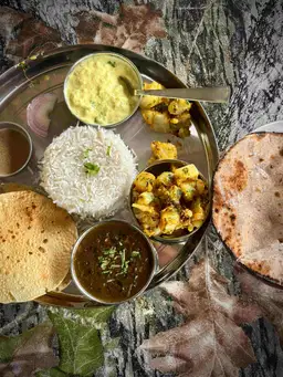 Full Meal Lite — Everyday Veg Thali (Roti, Sabji, Dal & Rice) – image 1
