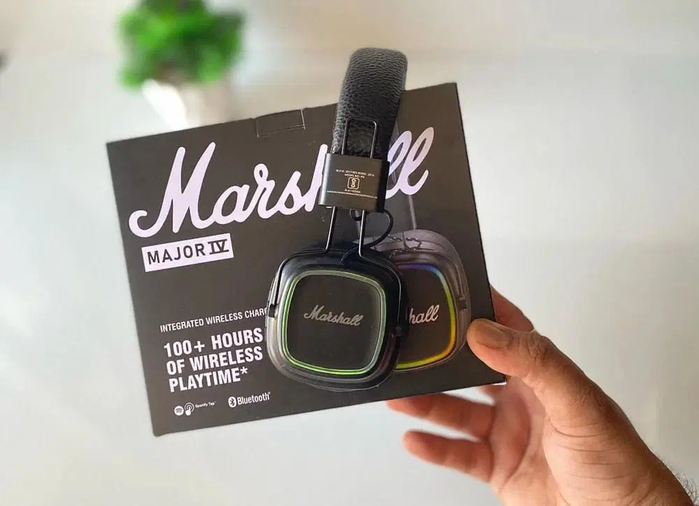 Headphones - Marshall Major IV Wireless Bluetooth Over-Ear Headphones (Black).