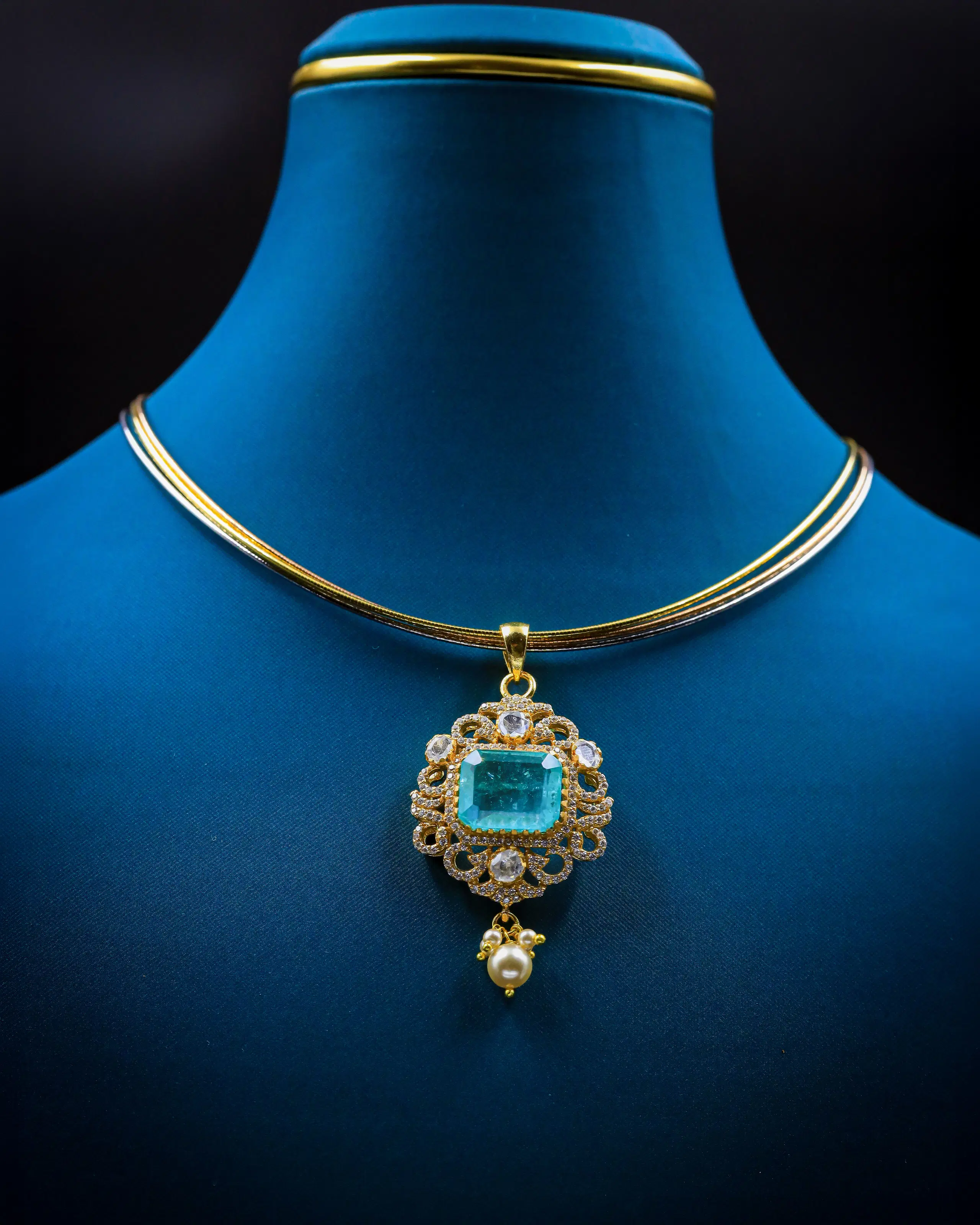 Aque polki mossinate pendant set