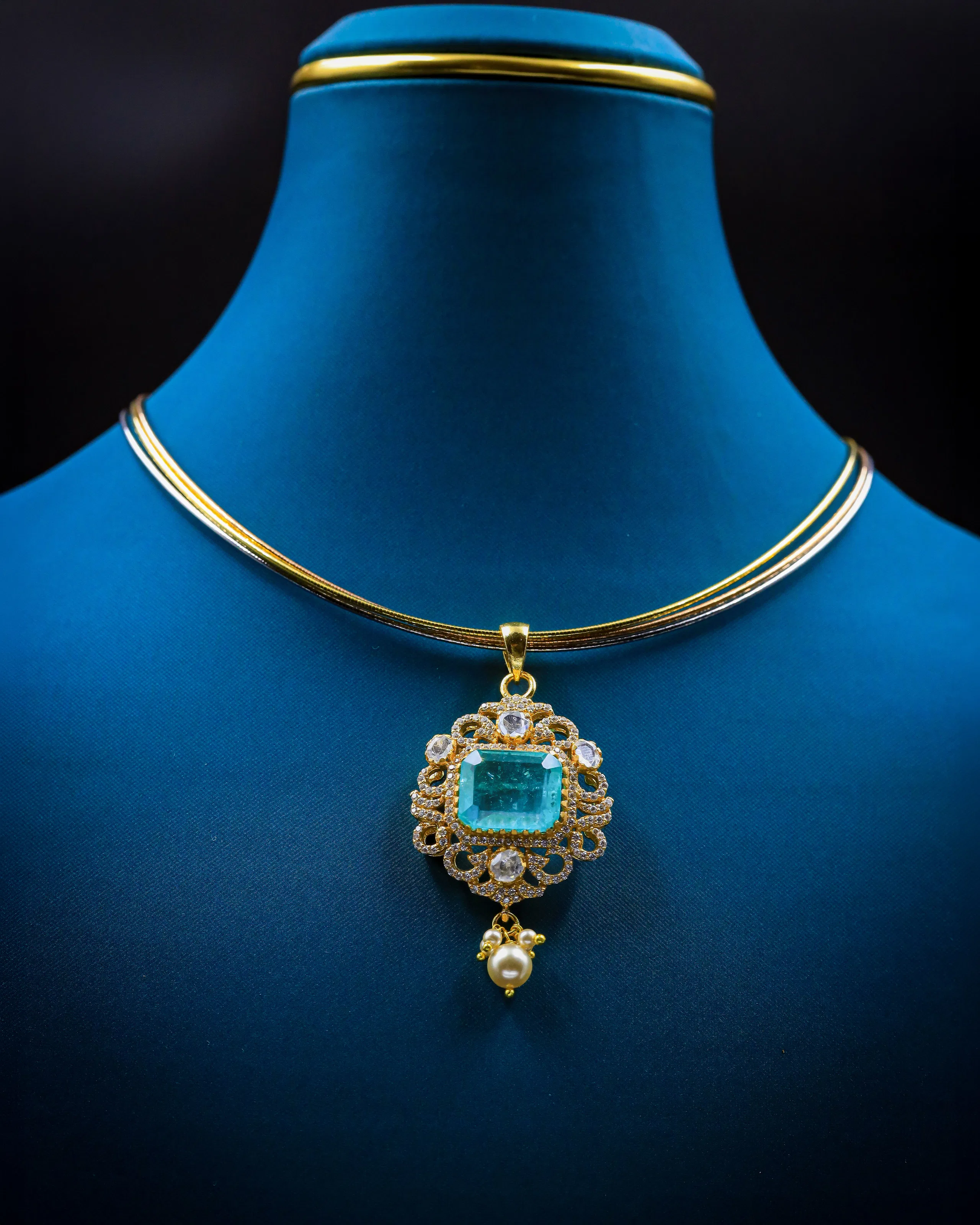 Aque polki mossinate pendant set