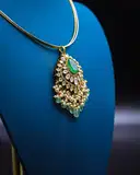 Emerald Mossinate pendant – image 3