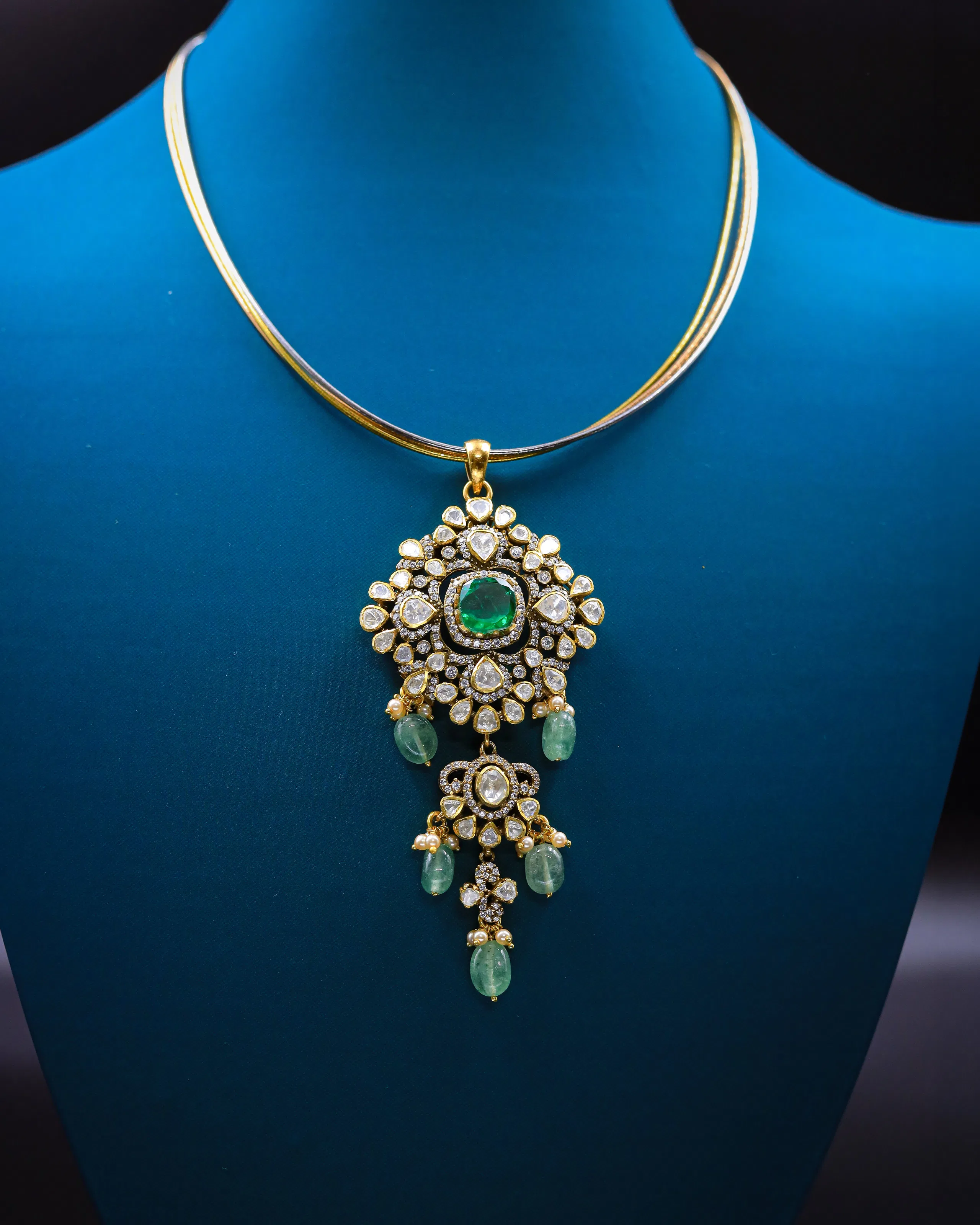 Emerald mossinate polki pendant