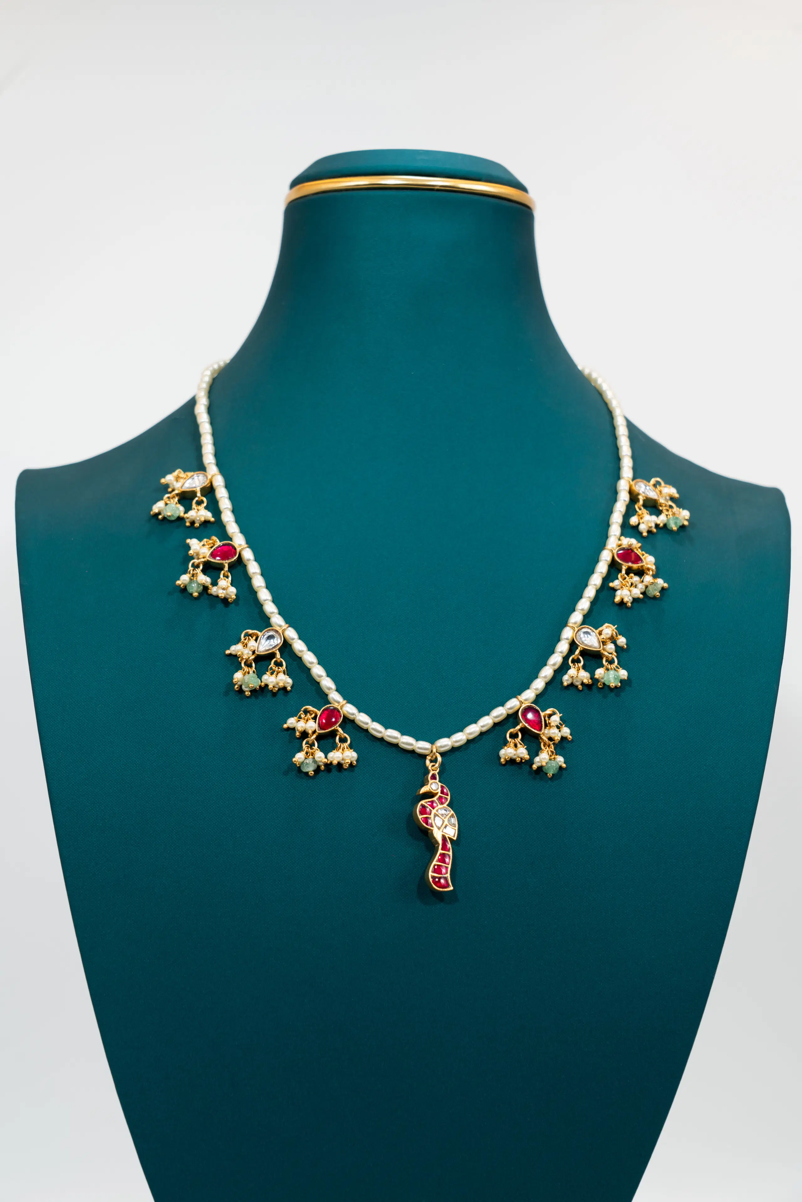 Pearl peacock chain set