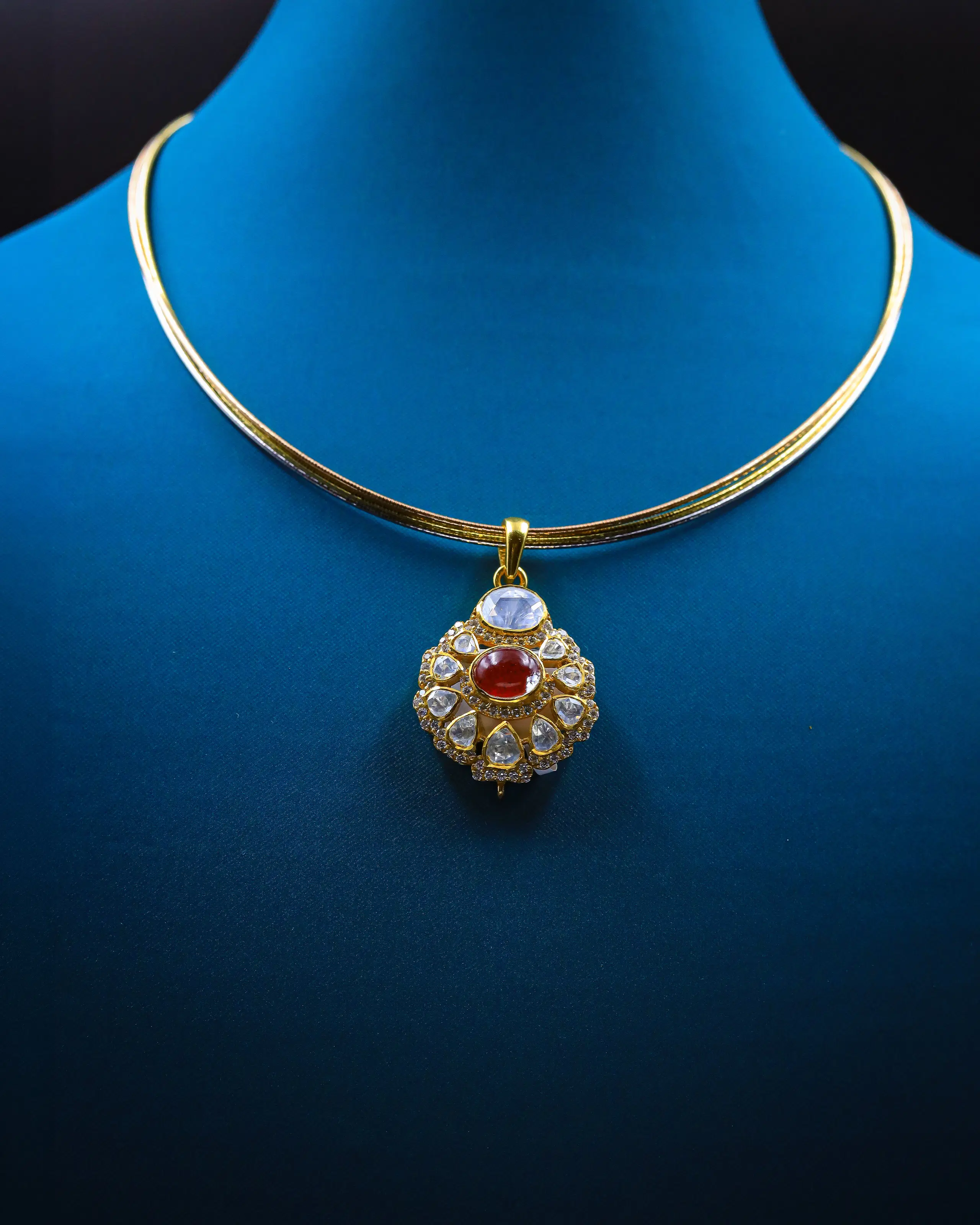 Red stone mossinate polki pendant