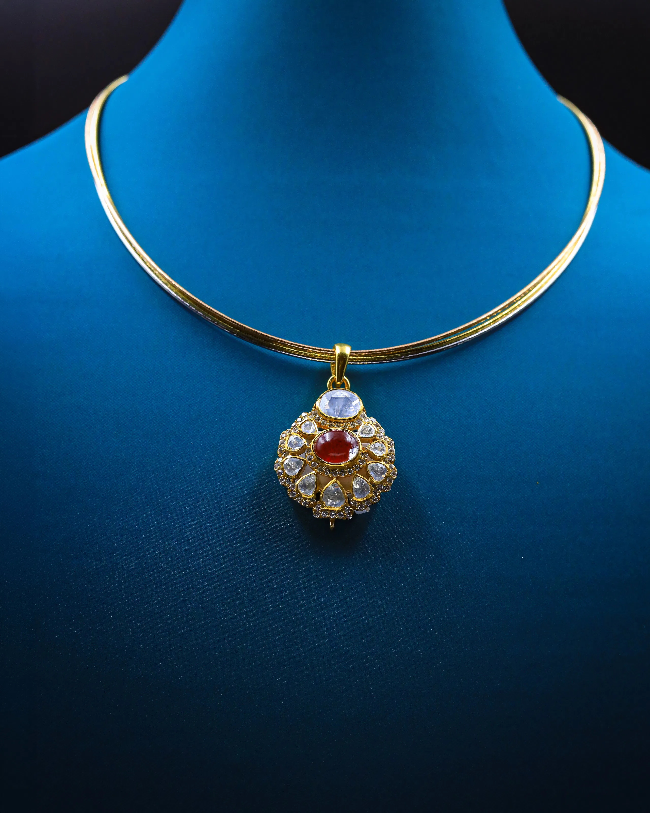Red stone mossinate polki pendant