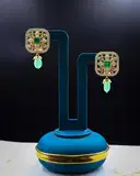 Square rounded Emerald polki studs – image 2