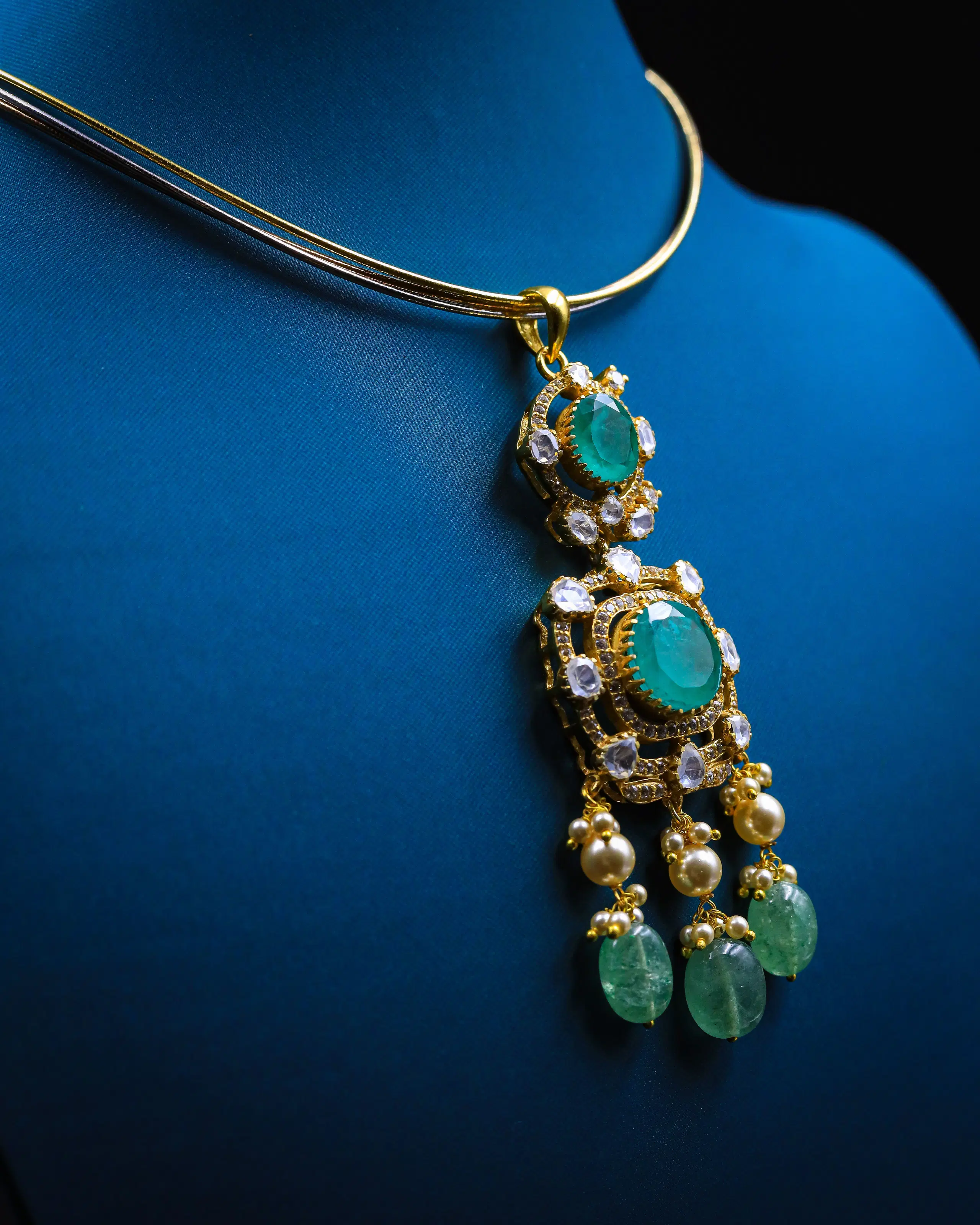 Swarovski pearl emerald mossinate polki pendant set